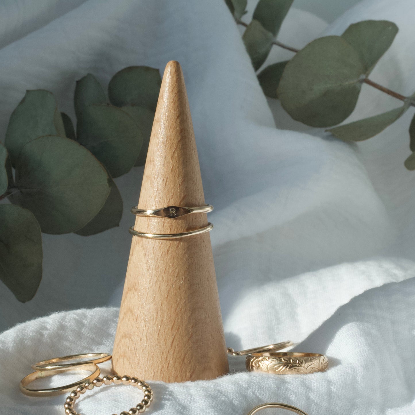 Anillo con sello y relleno de oro