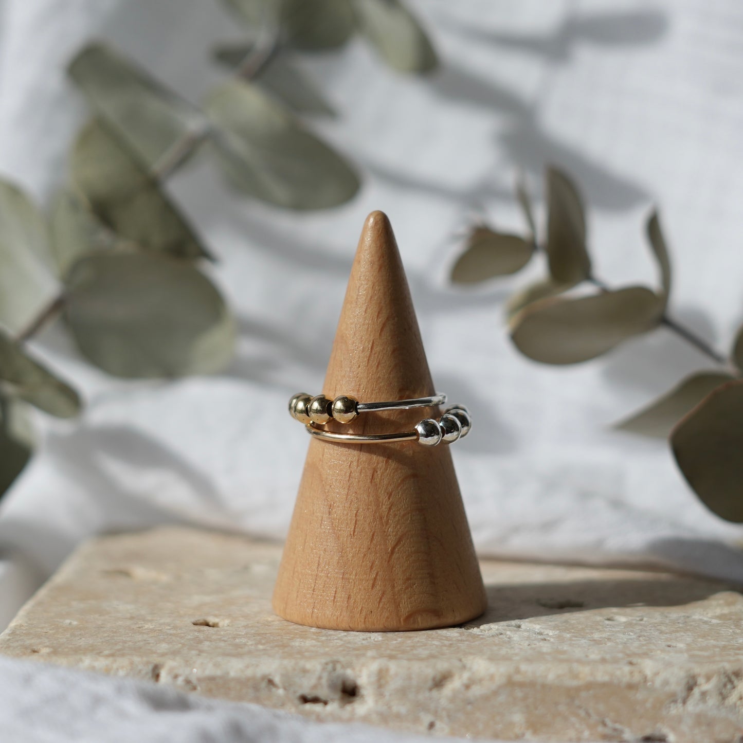 Anillo antiestrés relleno de oro