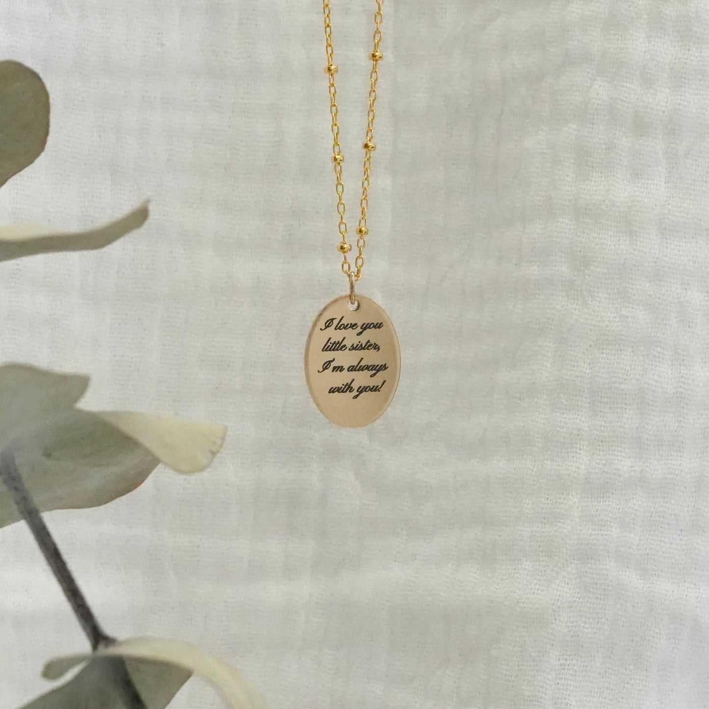 Collar con letra pequeña