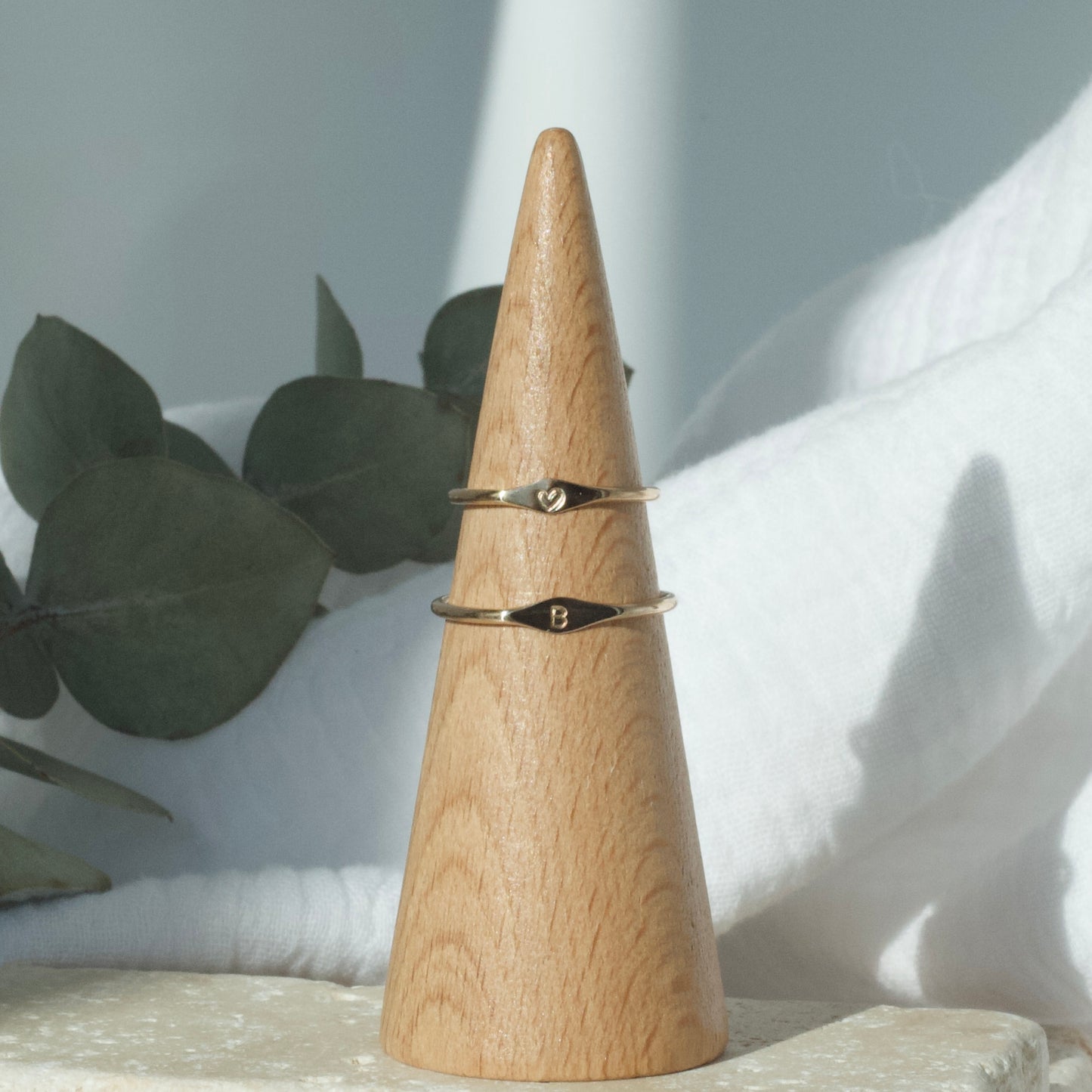 Anillo con sello y relleno de oro