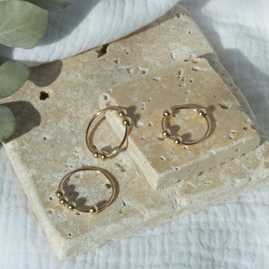 Anillo antiestrés relleno de oro 