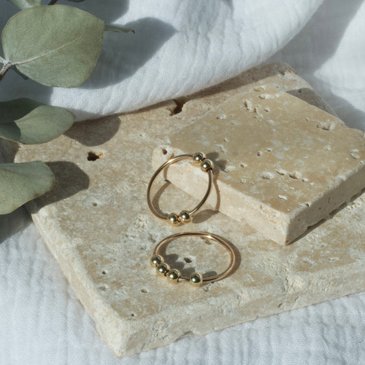 Anillo antiestrés relleno de oro 