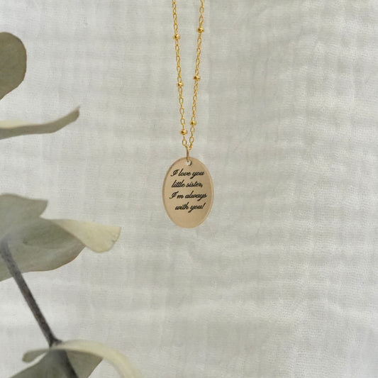 Collar con letra pequeña