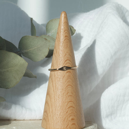 Anillo con sello y relleno de oro