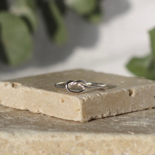 Anillo de nudo de plata
