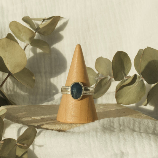 Anillo de zafiro azul - 11,25 