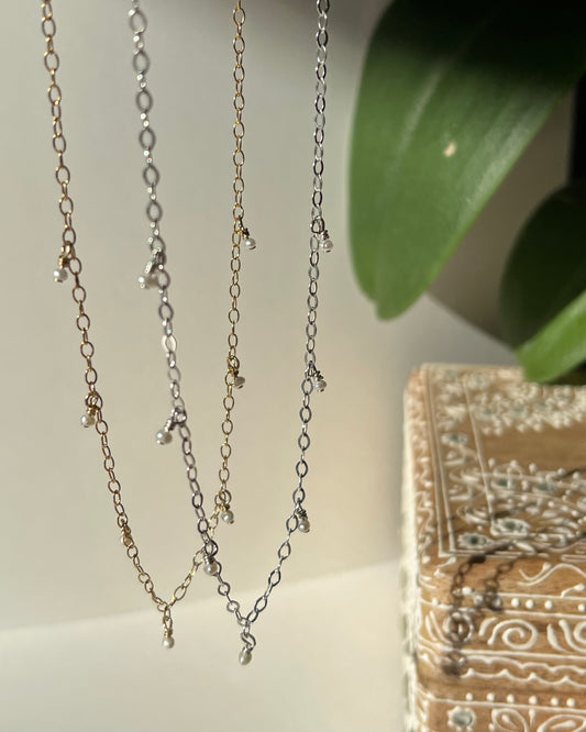 Collar de perlas colgantes