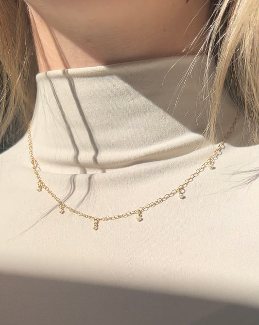 Collar de perlas colgantes